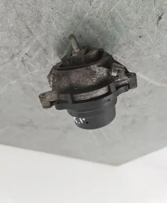 BMW 3 F30 F35 F31 Engine mount bracket 6785713