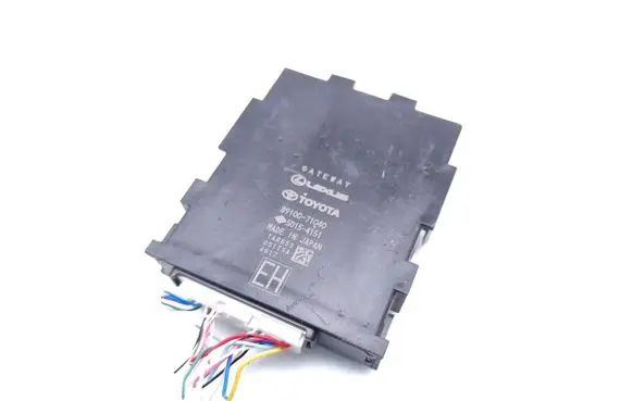 Toyota Hilux VIII Gateway control module 8910071040 50154151
