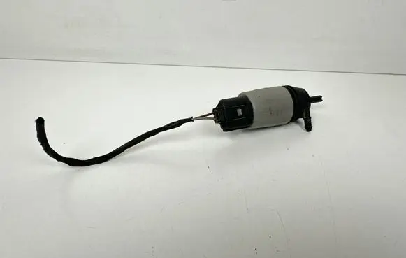BMW 5 E60 E61 Windscreen/windshield washer pump 6934159