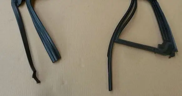 Opel Insignia B Rubber seal front coupe door window 565740102