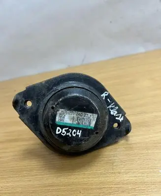 Mercedes-Benz R W251 Engine mount bracket A2512402717 D5204