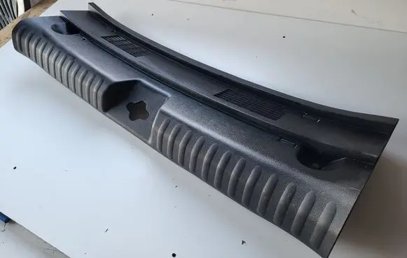 KIA Xceed Tailgate/boot lid lock trim 