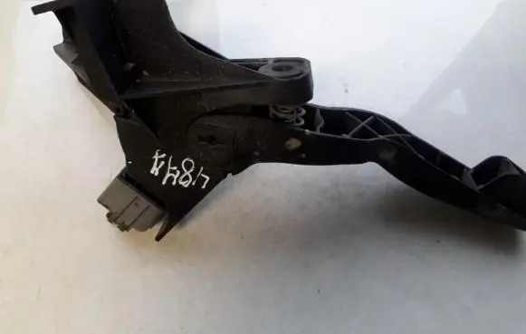 Ford Mondeo Mk III Accelerator throttle pedal 1s719f836bb xr8f-9f832-bd