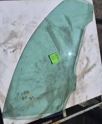 Peugeot 206 Front door window glass four-door 235111