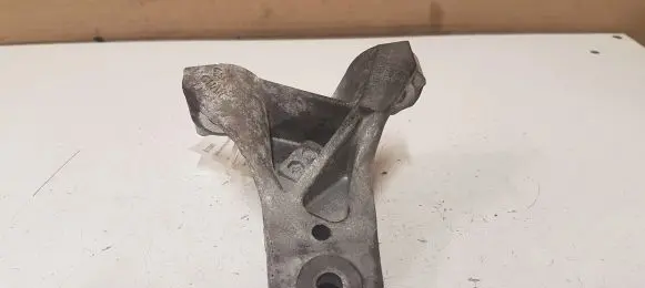 Jaguar XF X250 Engine mounting bracket 6061BA