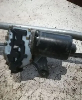 Front wiper linkage