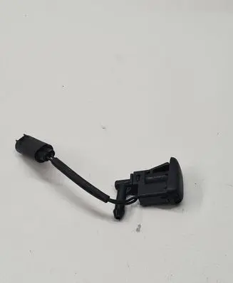 BMW X3 E83 Windshield washer spray nozzle 7110851