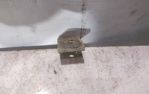Tailgate/trunk/boot hinge