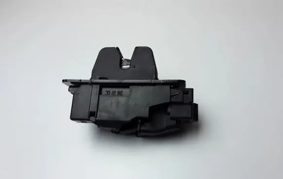 Peugeot 3008 II Loading door lock 9816195380