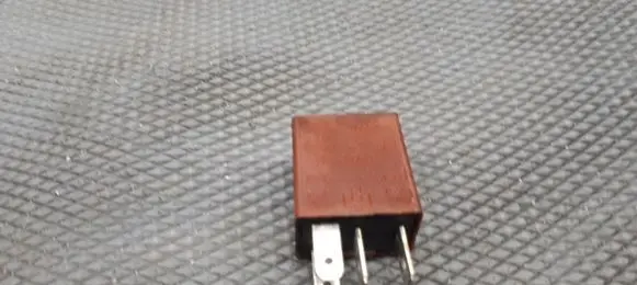 Renault Laguna II Fuel pump relay 8200263342