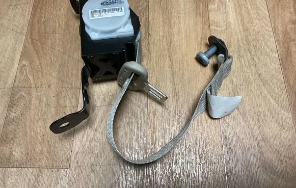Opel Insignia A Rear seatbelt 13288435 05022009 TASATAPETRL