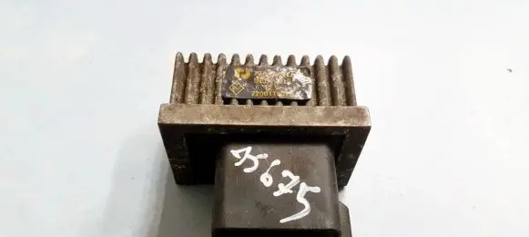 Mitsubishi Space Star Glow plug pre-heat relay 7700115078
