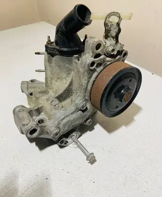 Toyota RAV 4 (XA40) Water pump