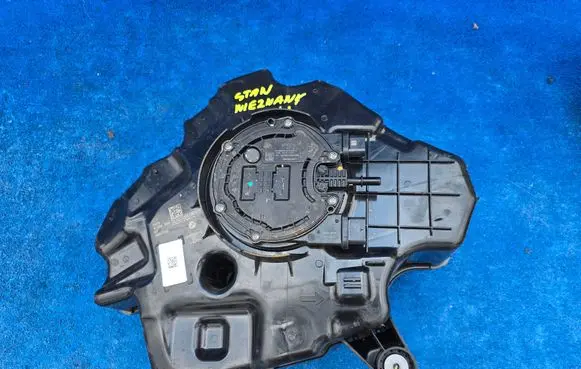 BMW 2 G42 AdBlue liquid reservoir 5A9CE89 8740279
