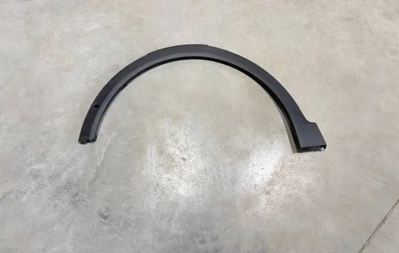 Fender trim (molding)