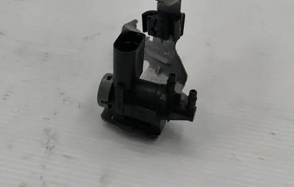 Skoda Octavia Mk2 (1Z) Turbo solenoid valve 1K0906283A