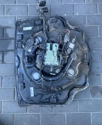 Porsche Cayenne (92A) AdBlue liquid reservoir 7P0131877E