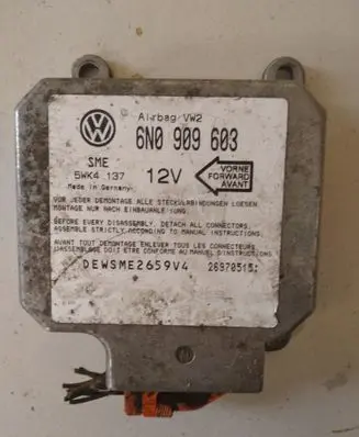 Volkswagen Golf III Airbag control unit/module 5WK4137