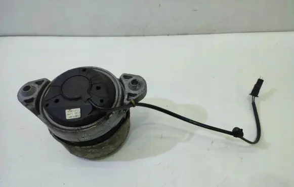 Mercedes-Benz C W204 Engine mount vacuum valve A2042403917