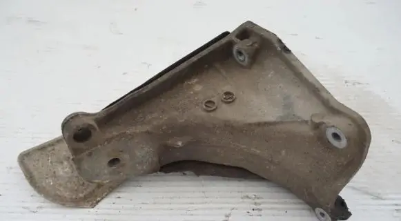 Volkswagen Polo III 6N 6N2 6NF Engine mounting bracket 1H0199354K