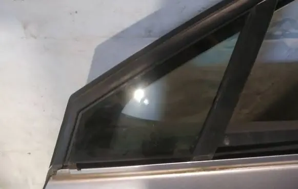 Citroen C5 Front door vent window glass four-door as2