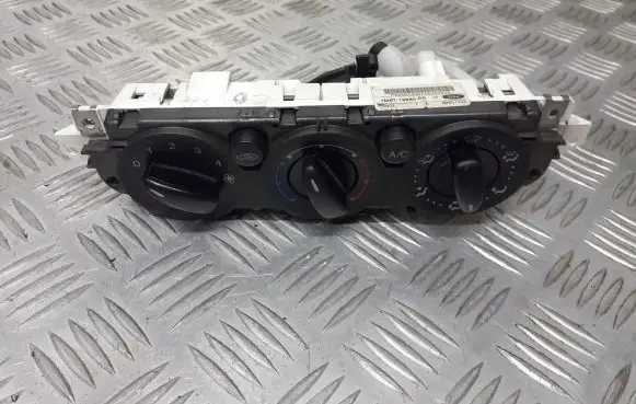 Ford Focus Interior fan control switch 7M5T-19980-AA