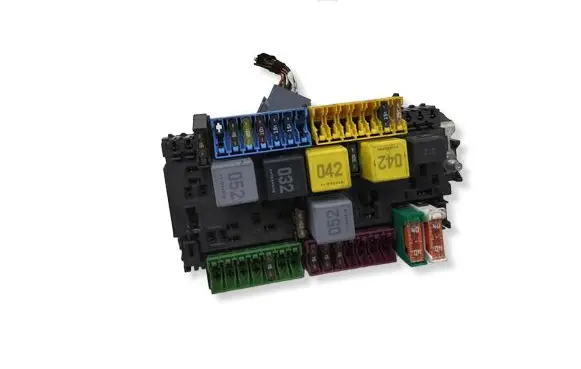 Mercedes-Benz Vito Viano W447 Fuse module A2469067100 33271312 YAP36847H5