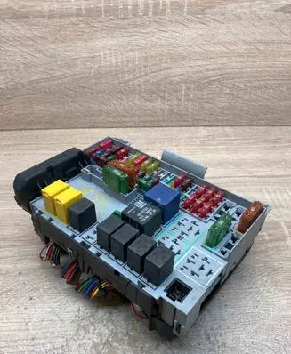 Opel Astra G Fuse module 90589965