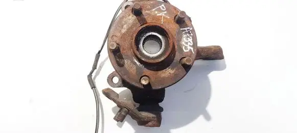 Toyota Corolla Verso AR10 Front wheel hub