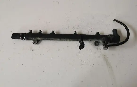 Mercedes-Benz Vito Viano W639 Fuel main line pipe A6110700395