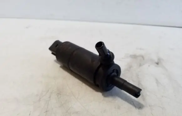 Volkswagen Golf VII Headlight washer pump 6R0955681