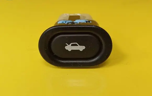 Saab 9-3 Ver1 Tailgate opening switch 4733440