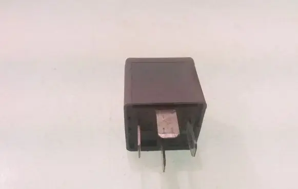 Volkswagen PASSAT B5 Other relay 8D0951253A 373