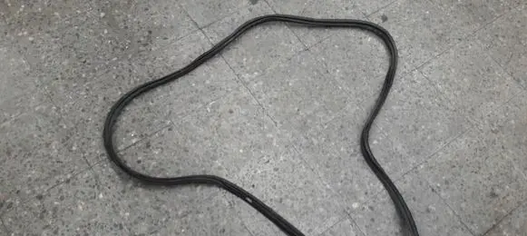 Nissan Almera Trunk rubber seal (body) 