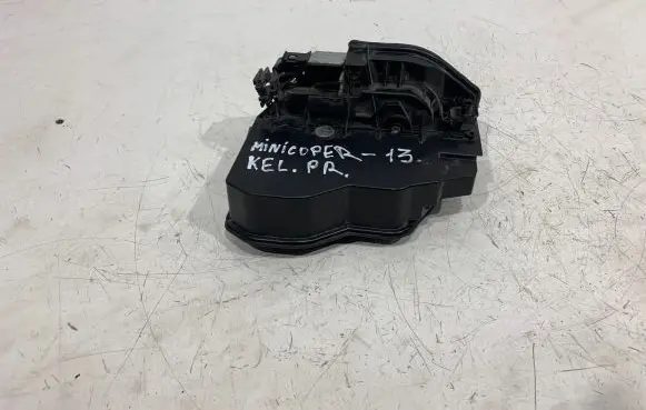 Mini Cooper Countryman R60 Front door lock 7318424