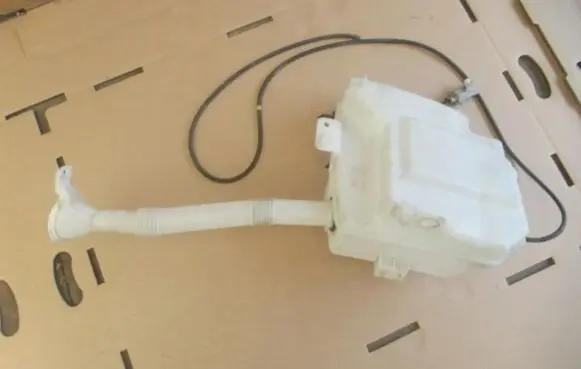 Mitsubishi Outlander Windshield washer fluid reservoir/tank