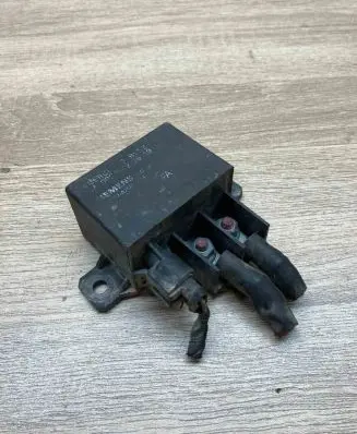 Mercedes-Benz E W211 Glow plug pre-heat relay A0025423819 Used