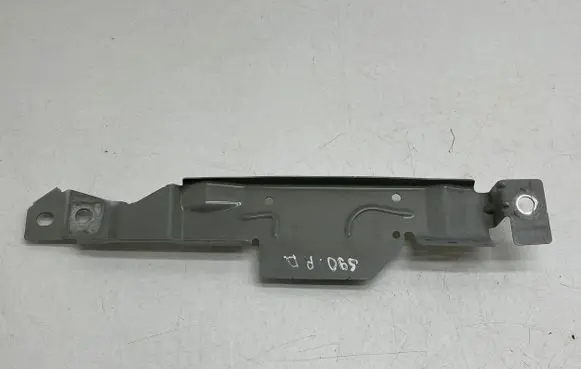 Fender mounting bracket