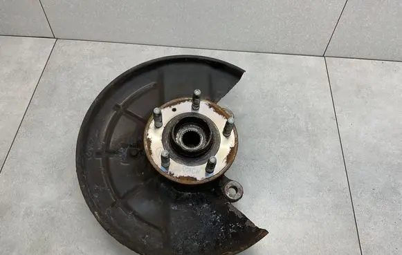Front wheel hub