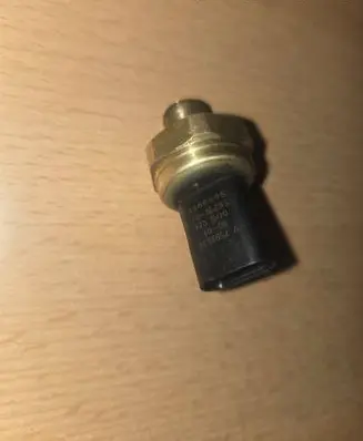 BMW X3 F25 Oil pressure sensor 7592532