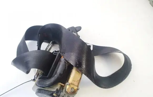 Toyota Verso-S Front seatbelt eak080105