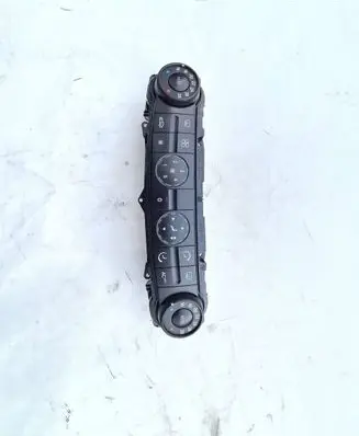 Mercedes-Benz E W211 Climate control unit 2118300085 Q00102303