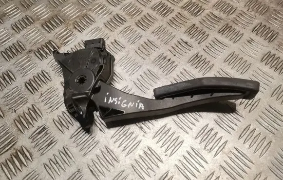 Opel Insignia A Accelerator throttle pedal 13237352