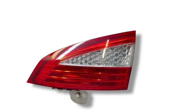 Tailgate rear/tail lights