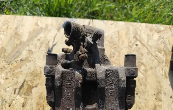 Mazda 3 II Rear brake caliper