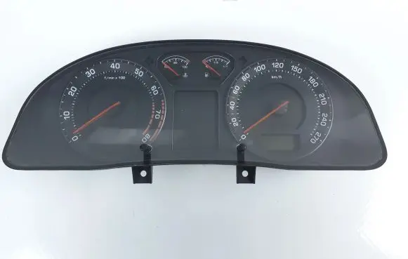 Skoda Superb B5 (3U) Speedometer (instrument cluster) 3U0920810C KL5496