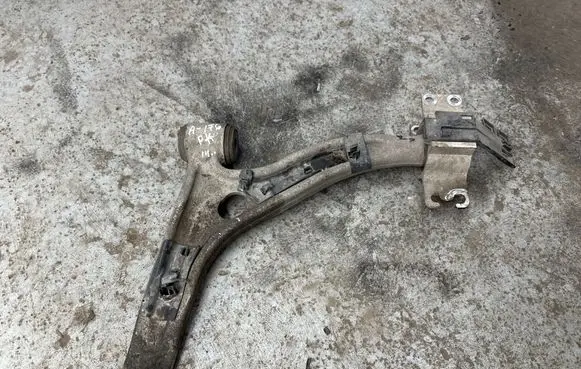 Mercedes-Benz A W176 Front lower control arm/wishbone A2463304700