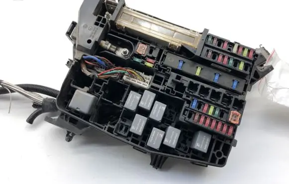 Toyota Avensis T270 Fuse box set 8211505B30