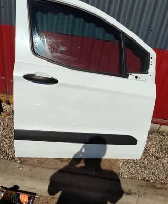 Ford Transit Courier Front door 