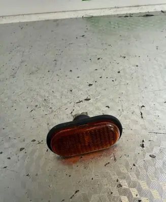 Opel Vivaro Front fender indicator light 